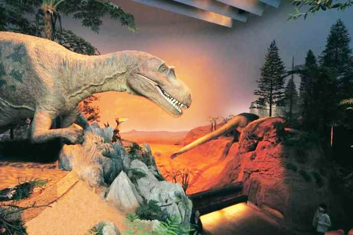 いのちのたび博物館のエンバイラマ館にある動く恐竜ロボット