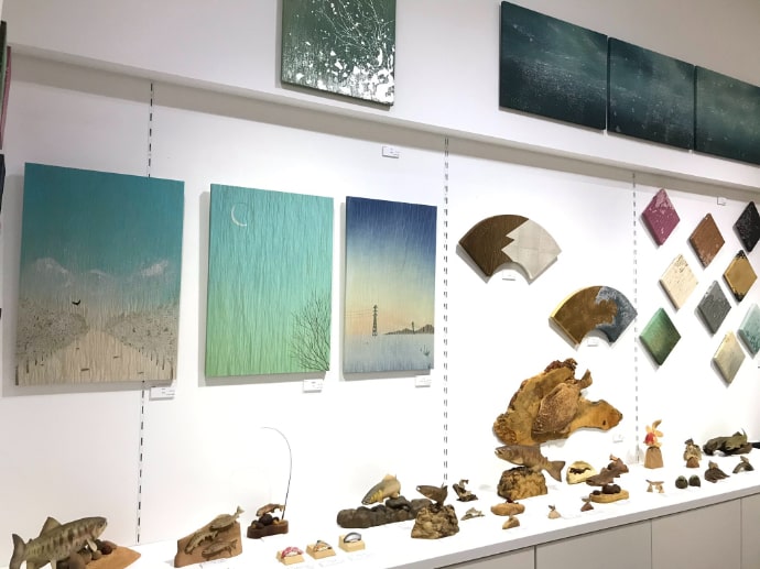 軽井沢ニューアートミュージアムの企画展「和の創作パネルと木彫の魚たち」