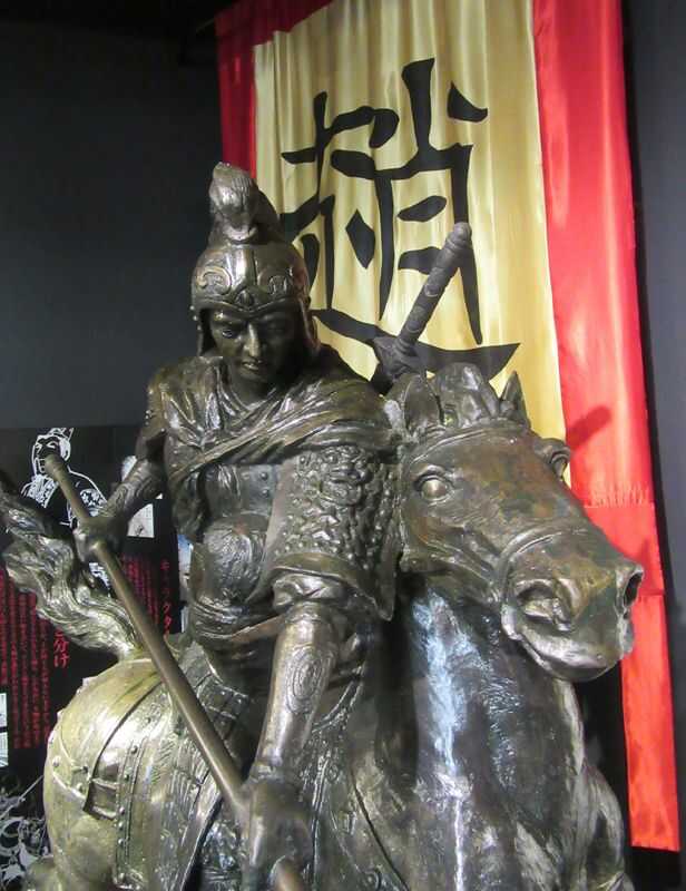 趙雲の実物大の銅像