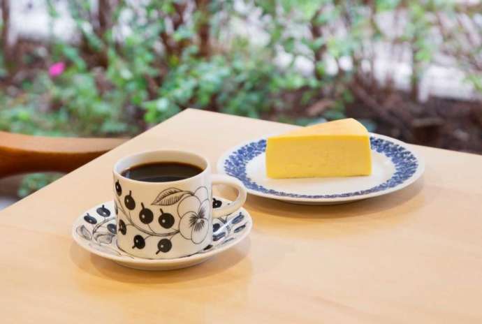 東京都狛江市にある堀口珈琲狛江店でいただけるコーヒーとニューヨークチーズケーキ