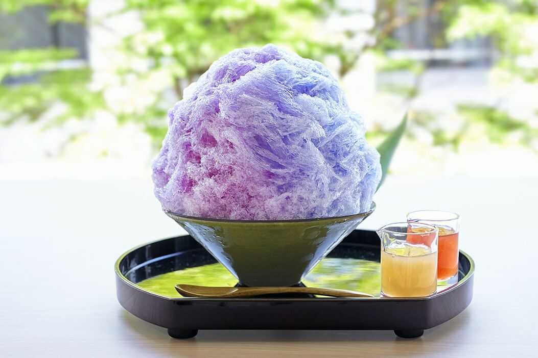 こまち茶屋で人気のスイーツである煎茶付き紫陽花氷