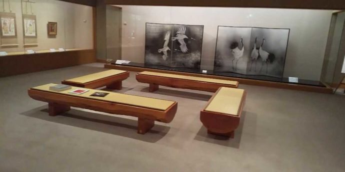 駒形十吉記念美術館の展示室の写真