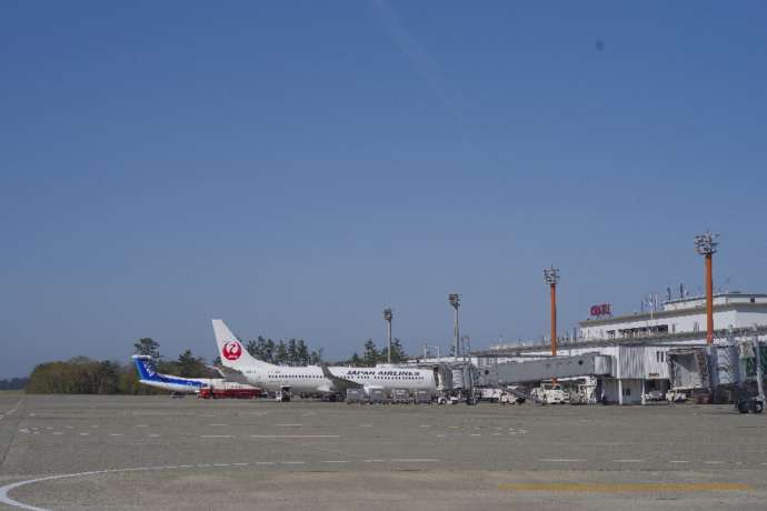 小松空港に並んだ飛行機