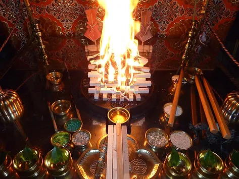 金胎寺で行われる新年大護摩祈願の様子