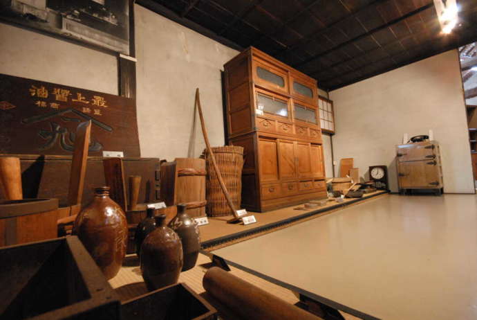 門長屋の西にある第1室に展示されている台所用具