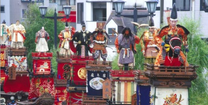 神奈川県藤沢市の例大祭「人形山車」の様子