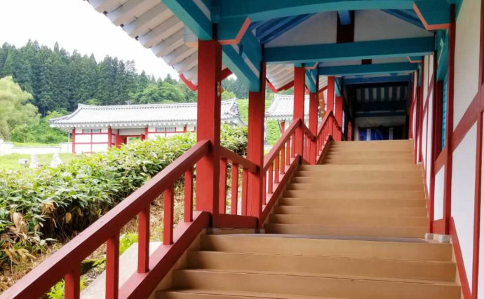 韓国物産館から食文化館へ繋がる階段状の回廊