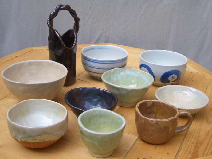 「光和窯」の陶芸体験で作成された作品の数々（その2）