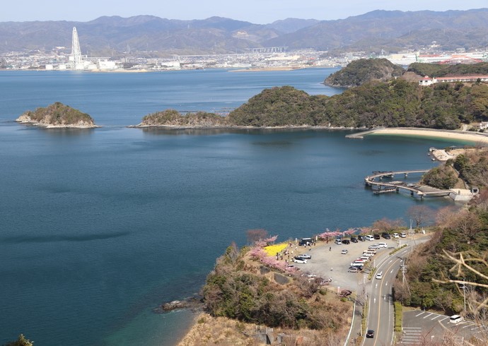「はなぐり海水浴場」や「はなぐり海岸 海上プロムナード」を含めた笠戸島の風景
