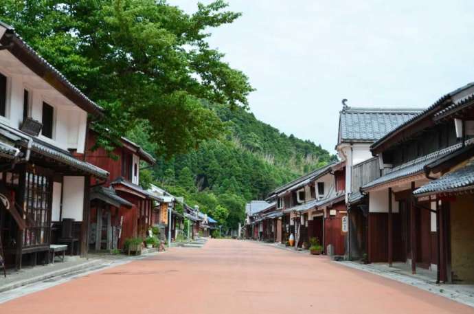 歴史的な景色を再現した熊川宿の町並み