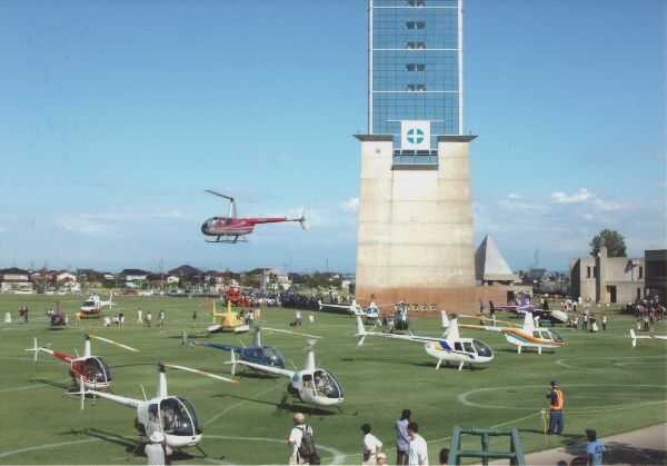 クロスランドおやべで開催しているヘリコプター&防災・防犯フェスティバルでの一コマ