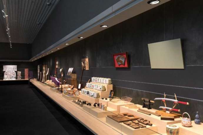 京都伝統産業ミュージアムにある74CRAFTS WALLの展示品