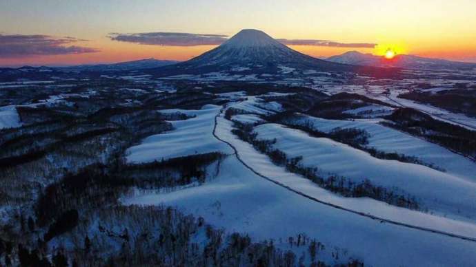 京極町の牧場から撮影した冬の羊蹄山