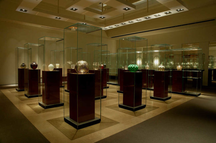 箱根ラリック美術館の花器コーナー