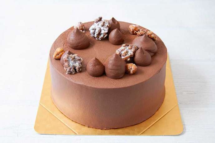 「Le Gâteaulier」のチョコとナッツのホールケーキ