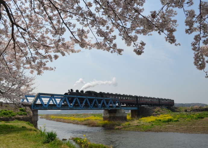益子町を走る真岡鐵道：小貝川橋梁