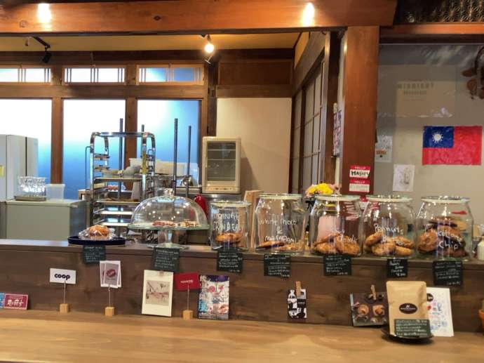 益子町の移住者が開業したカフェのカウンター