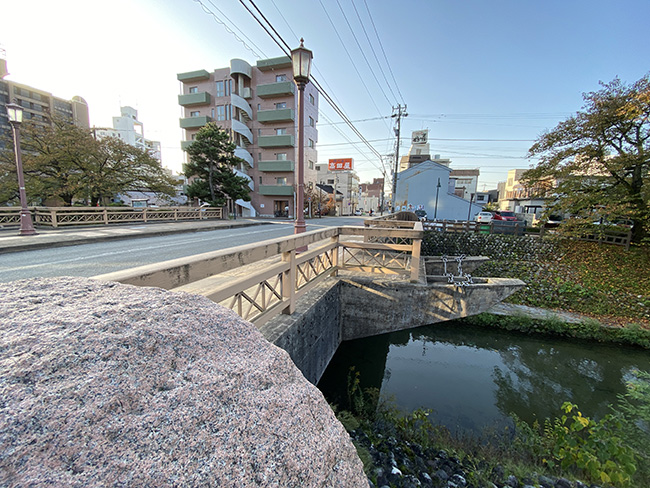 松川遊覧船の運航ルートにある舟橋