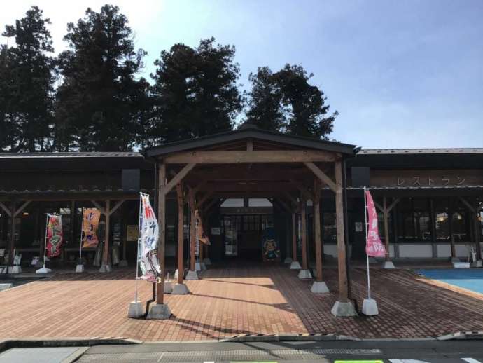 栃木県那須郡那珂川町にある「道の駅ばとう」の建物外観