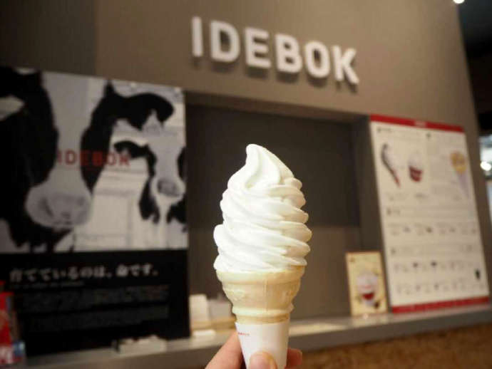 IDEBOK道の駅 富士店で撮影した牧場のソフトクリームの写真