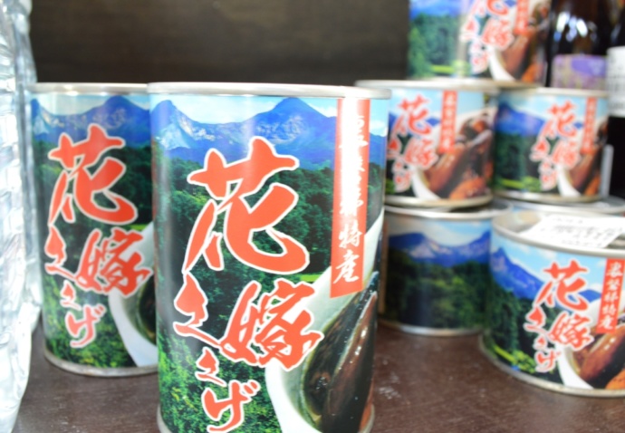 併設の「お土産コーナー」で販売中の地元産花豆（花嫁ささげ）の缶詰
