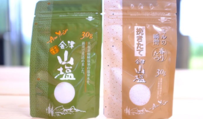 併設の「お土産コーナー」で販売される「会津山塩」