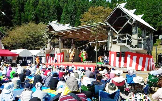 道の駅波野で開催されている神楽フェスティバル