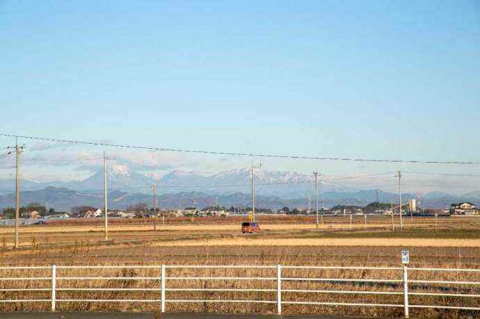栃木県小山市にある「道の駅 思川」から眺めた日光連山