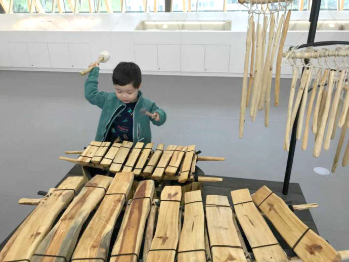 みほしるべの展示室にある松で作られた楽器