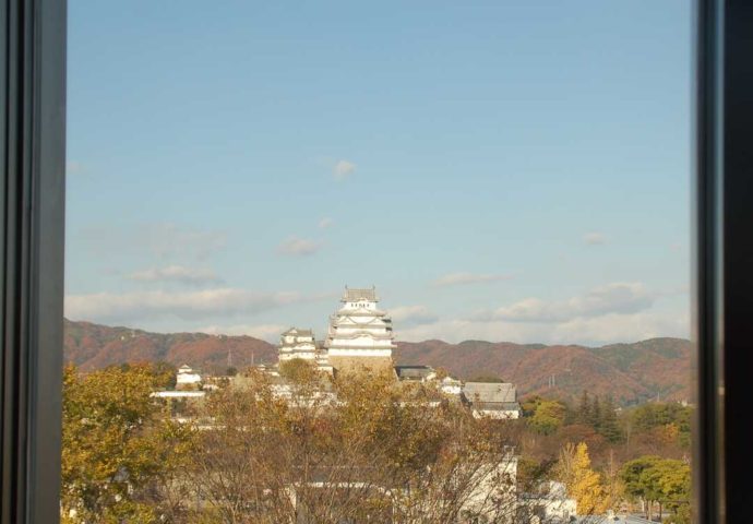 三木美術館の貸スペースから見える姫路城