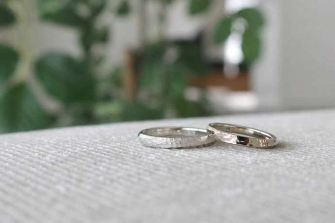 ブライダルジュエリー専門店鶴（mikoto）の鎚目の結婚指輪