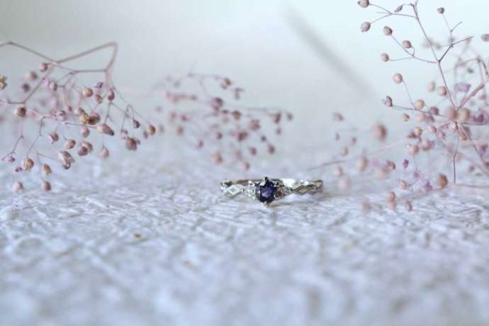 ブライダルジュエリー専門店鶴（mikoto）のカラーストーンの婚約指輪