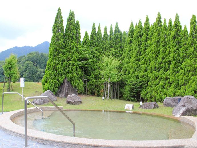 日本まん真ん中温泉の露天風呂