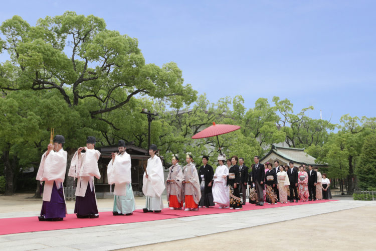 湊川神社ではどのように神前結婚式が執り行われますか