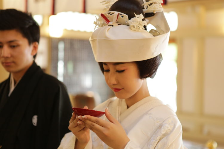 湊川神社で神前結婚式を挙げるメリットはありますか