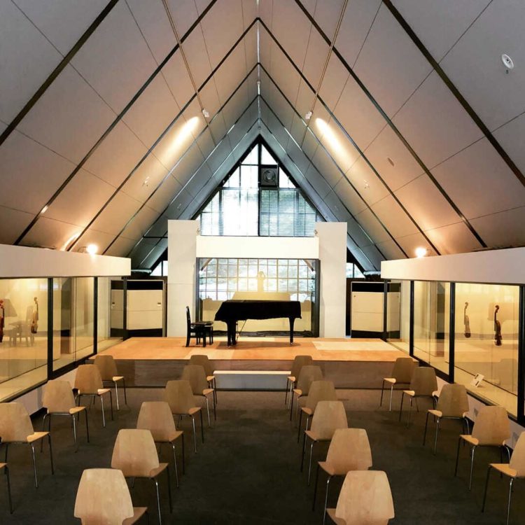 鳥取県東伯郡にある三朝バイオリン美術館の音楽ホール