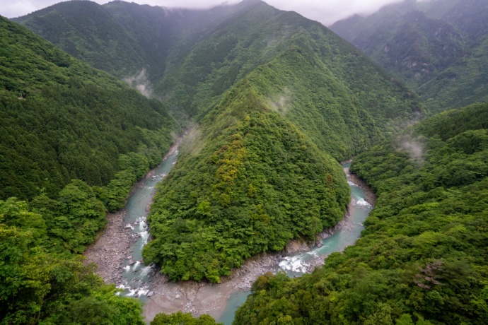 徳島県三好市にある祖谷渓・ひの字渓谷