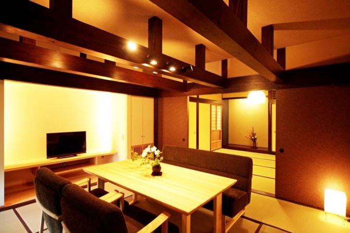 「山田屋旅館」1階の特別室「月庭（TSUKITEI）」
