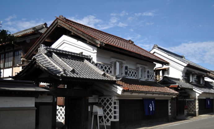 村田町の土蔵が建ち並ぶ「村田重要伝統的建造物群保存地区」