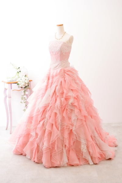 武蔵野創寫舘のピンクのカラードレス