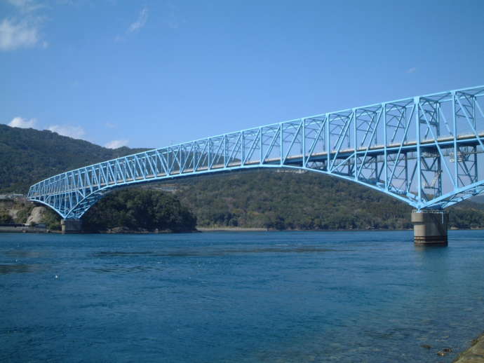 長島町と九州本土を結ぶ黒之瀬戸大橋