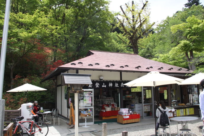 寳登山神社の境内にある茶店