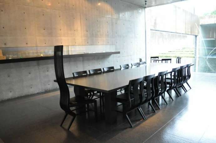 奈義町現代美術館のカフェスペース
