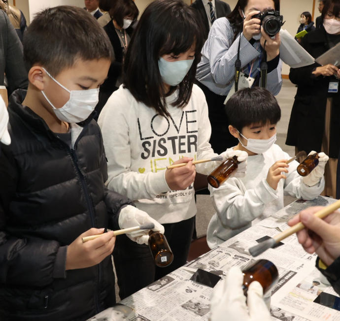 名古屋市が実施しているキャリアタイムの授業：指紋採取体験