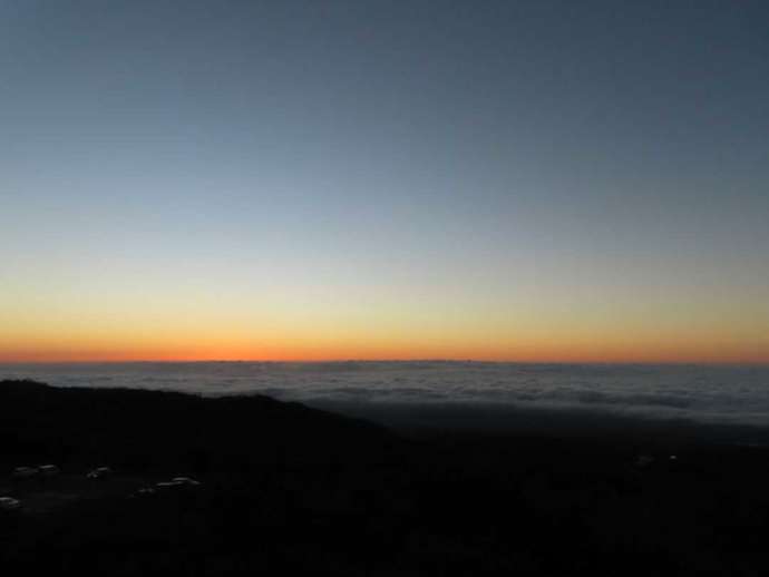 栃木県那須郡那須町にある「那須ロープウェイ」から眺めた日の出前の景色