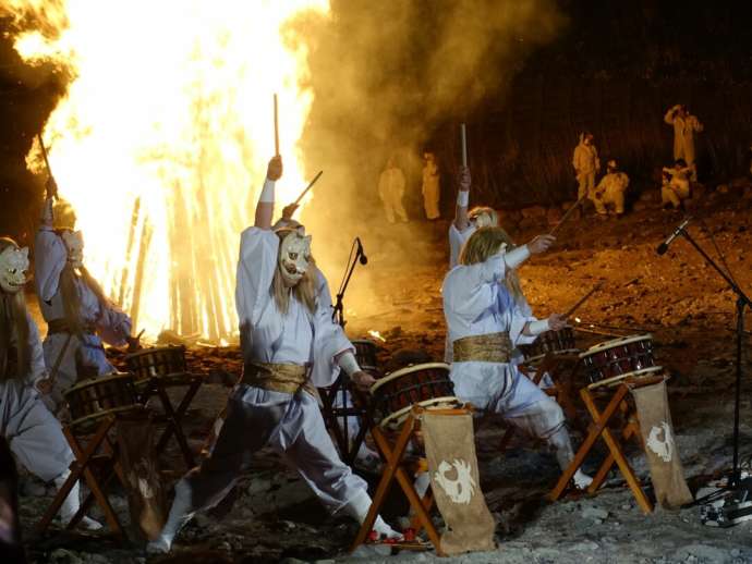 御神火祭の太鼓の演奏