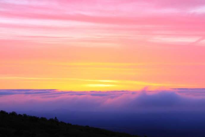 那須高原展望台から眺める朝焼けと雲海