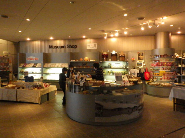 新潟県立歴史博物館のミュージアムショップの様子