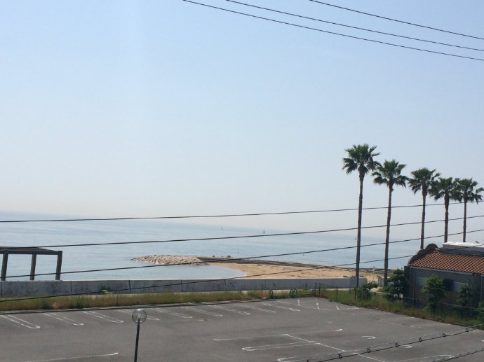 淡路市立中浜稔猫美術館の裏手から見える海の景色