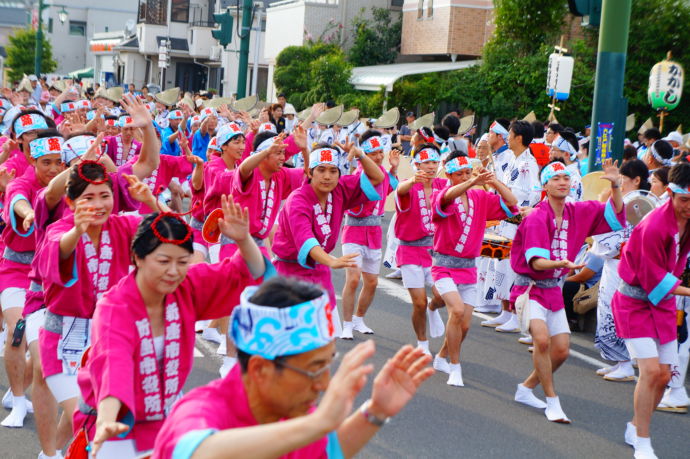 大江戸新座祭りで踊る人々